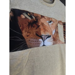 Camiseta Leão com Bolso Bege